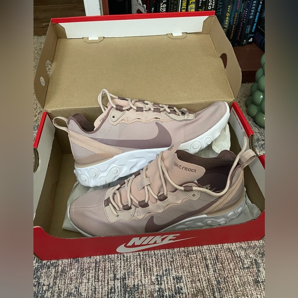 Nike Shoes - Women’s Nike React Element 55